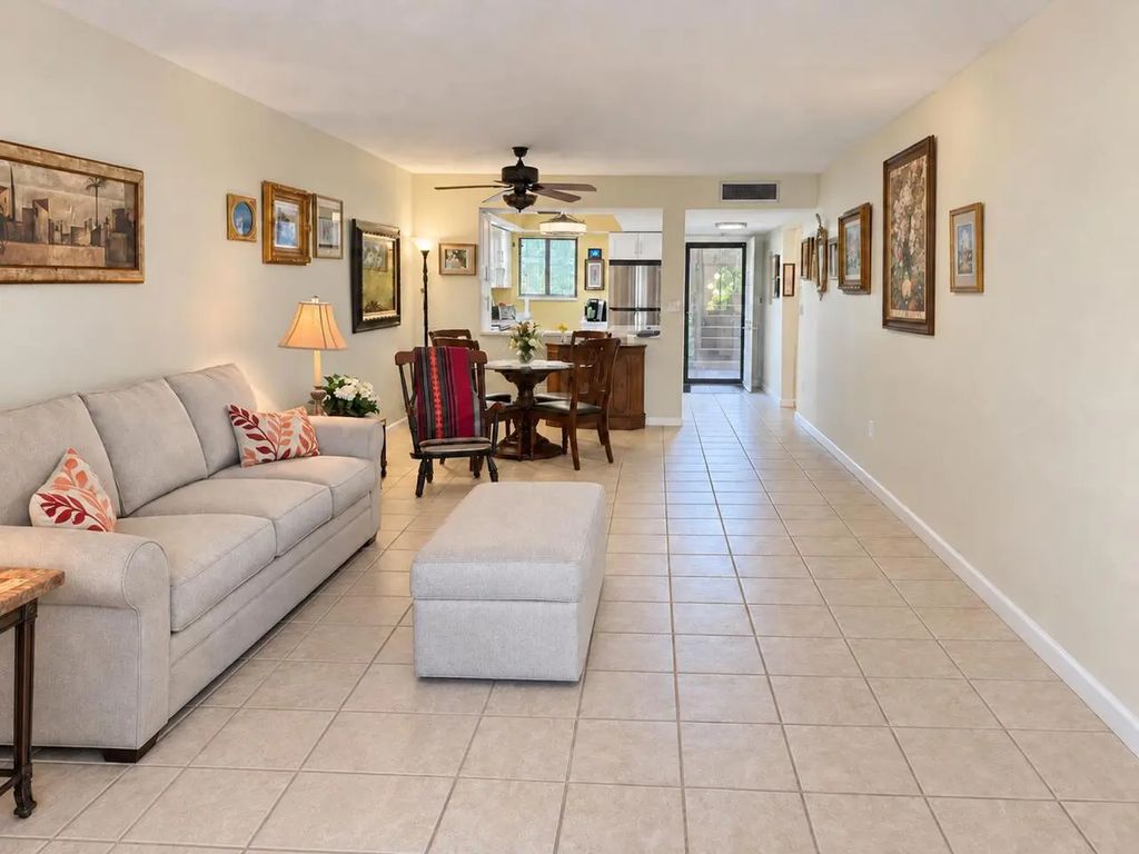 3154 Via Poinciana #115, Lake Worth