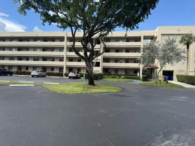 4 of 25 - 3154 Via Poinciana #115, Lake Worth, FL