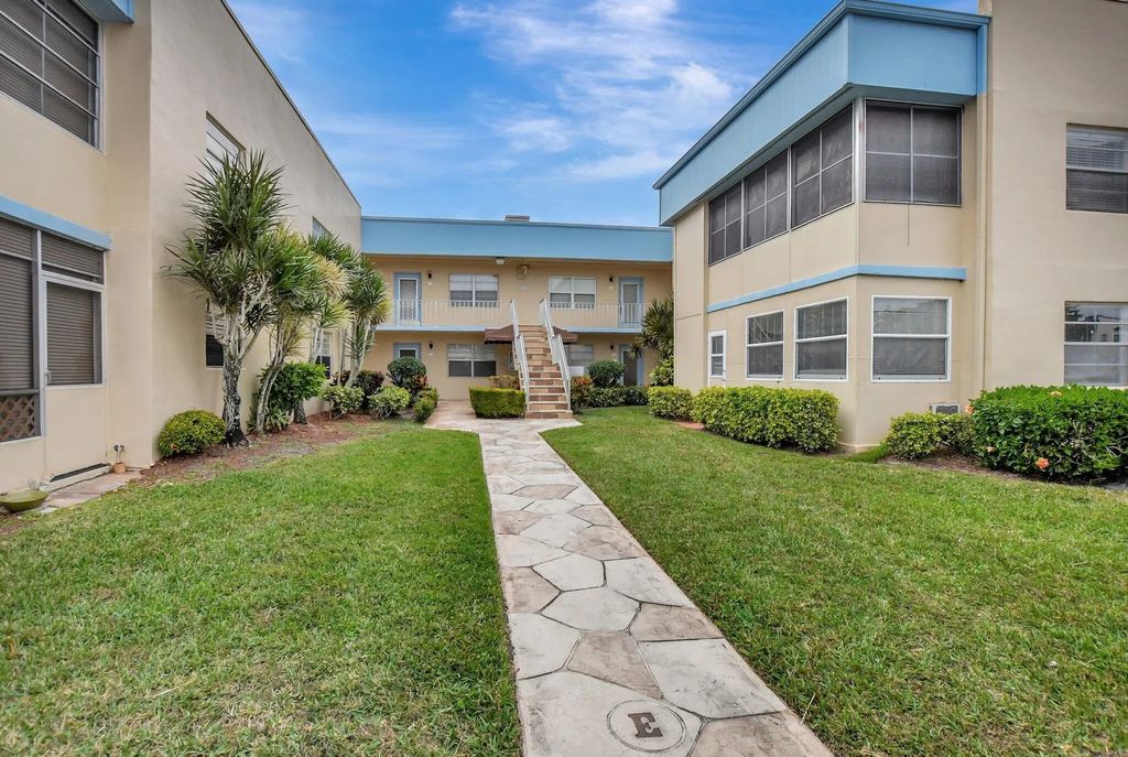 204 Burgundy E, Delray Beach