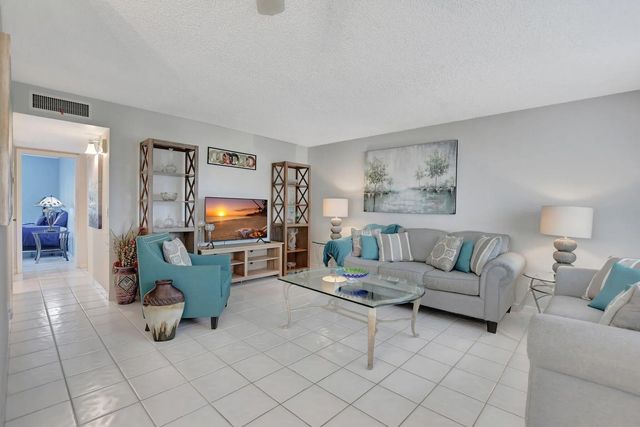 5 of 61 - 204 Burgundy E, Delray Beach, FL
