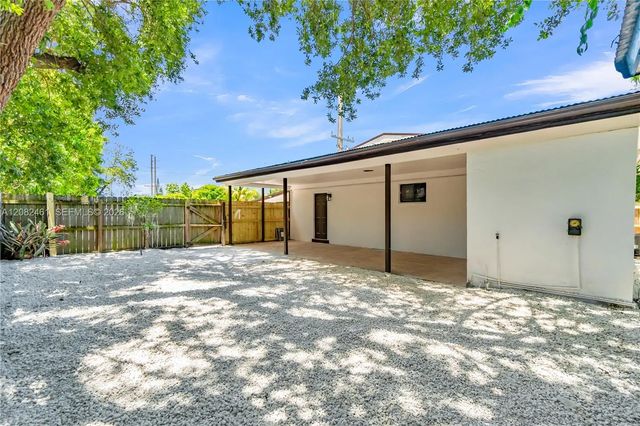3 of 23 - 3300 Sw 40th Avenue, West Park, FL