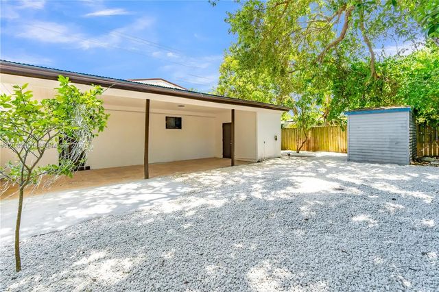 4 of 23 - 3300 Sw 40th Avenue, West Park, FL