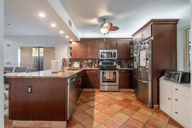 1427 Sw 109th Way, Davie