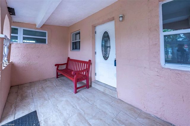 3 of 28 - 918 Nw 13th Court, Fort Lauderdale, FL
