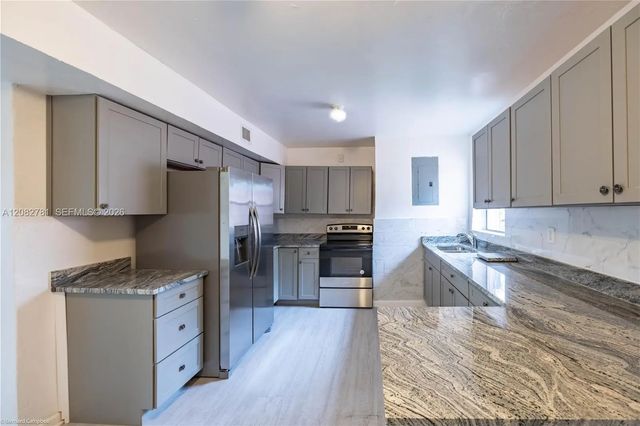 4 of 28 - 918 Nw 13th Court, Fort Lauderdale, FL