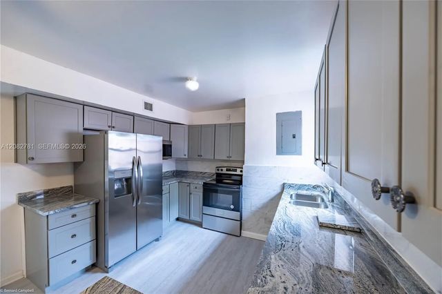 5 of 28 - 918 Nw 13th Court, Fort Lauderdale, FL