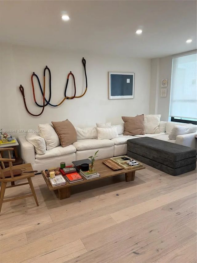 5 of 20 - 10185 E Collins Avenue #822, Bal Harbour, FL