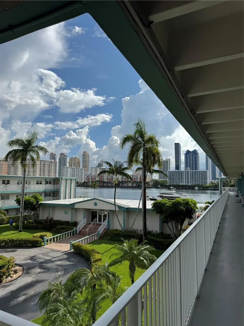 3922 Ne 166th Street #s305, North Miami Beach