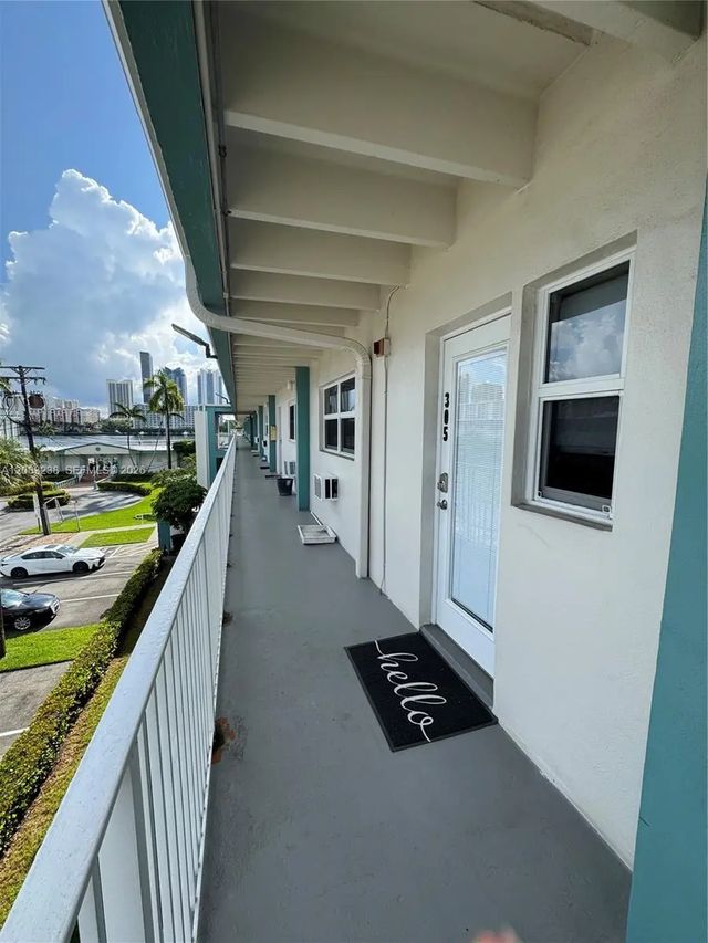2 of 37 - 3922 Ne 166th Street #s305, North Miami Beach, FL