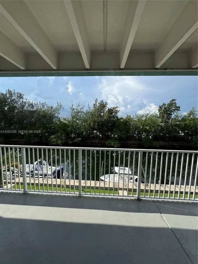 3 of 37 - 3922 Ne 166th Street #s305, North Miami Beach, FL