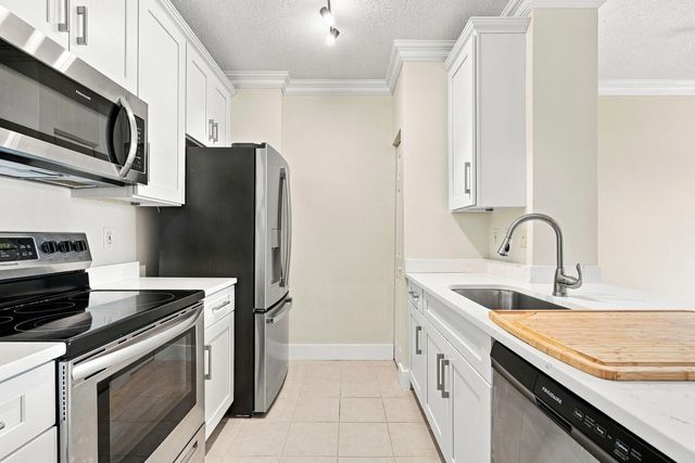 4 of 19 - 780 S Sapodilla Avenue #412, West Palm Beach, FL