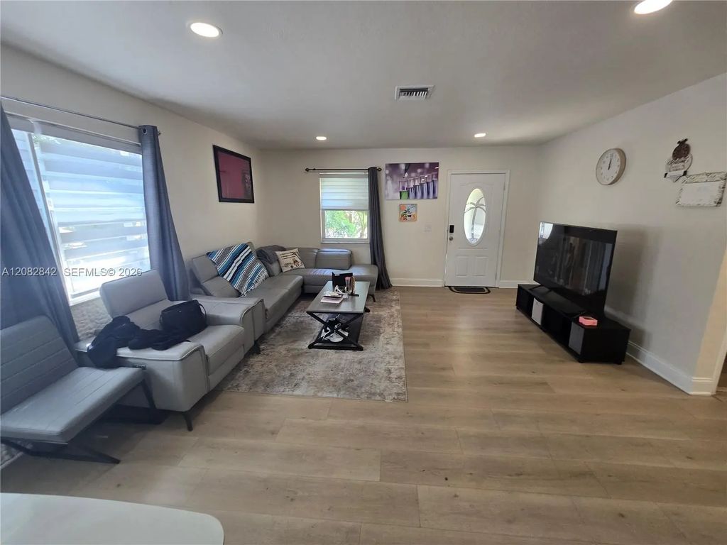 203 Ne 2nd Avenue #203, Dania Beach