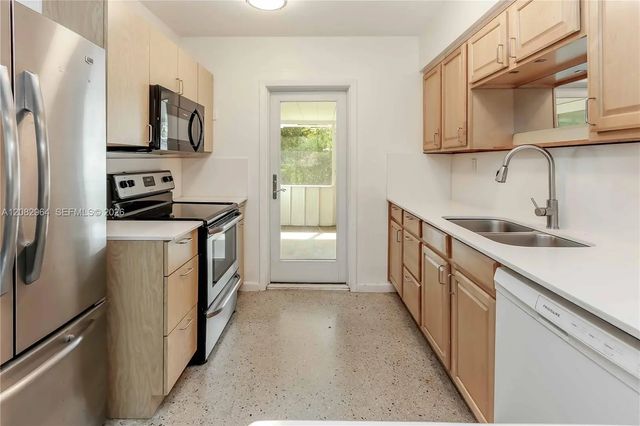 3 of 14 - 206 Ne 5th Avenue, Dania Beach, FL