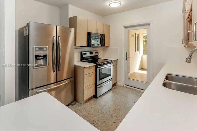 4 of 14 - 206 Ne 5th Avenue, Dania Beach, FL