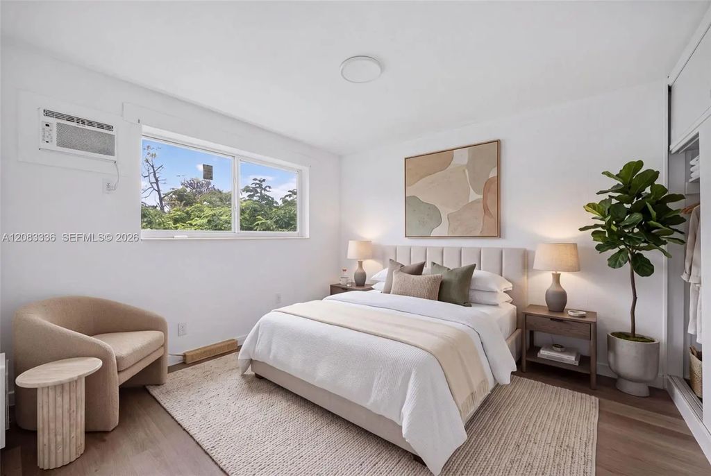 60 Nw 79th Street #24, Miami