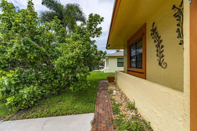 2 of 34 - 4917 Luqui Court, West Palm Beach, FL