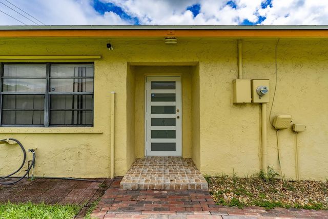 3 of 34 - 4917 Luqui Court, West Palm Beach, FL