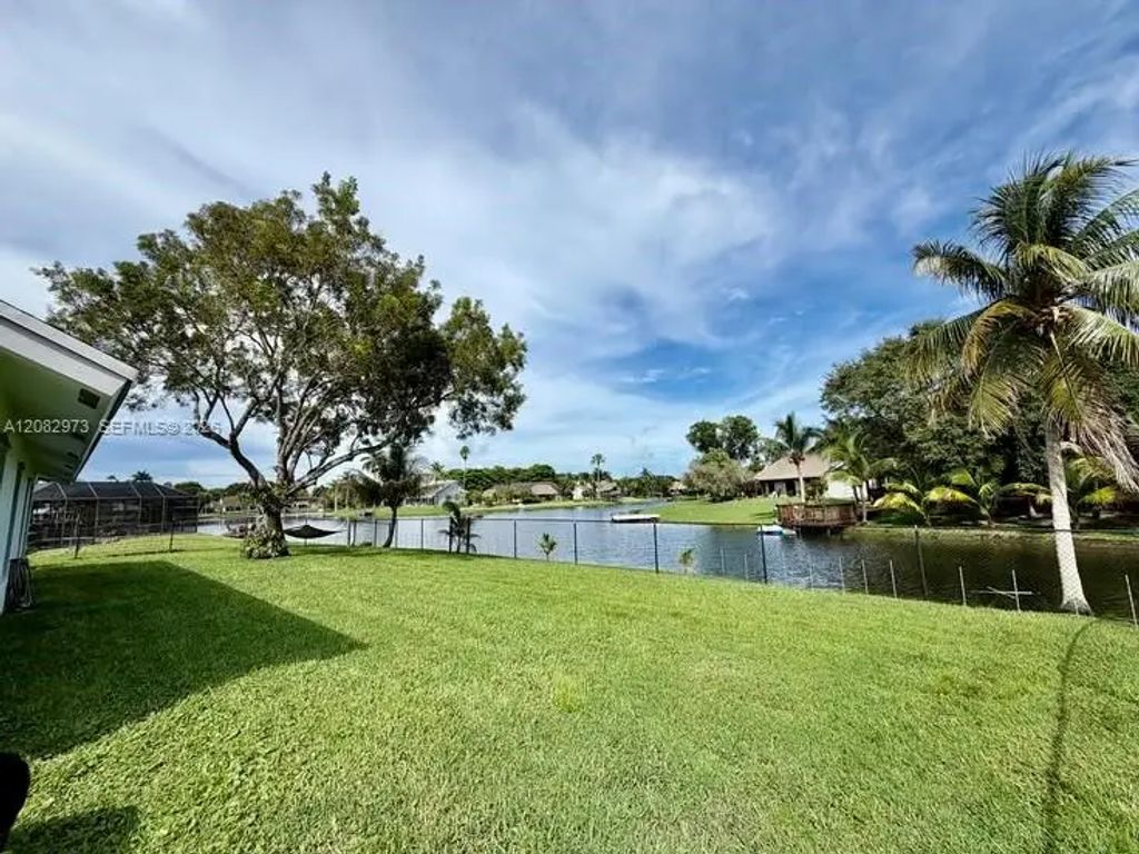 5796 Sw 89th Way, Cooper City