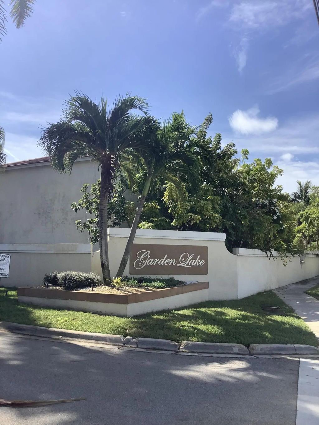201 Sw 98th Terrace, Pembroke Pines
