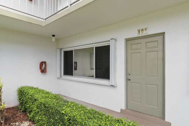 4 of 35 - 3040 Lake Osborne Drive #109, Lake Worth Beach, FL