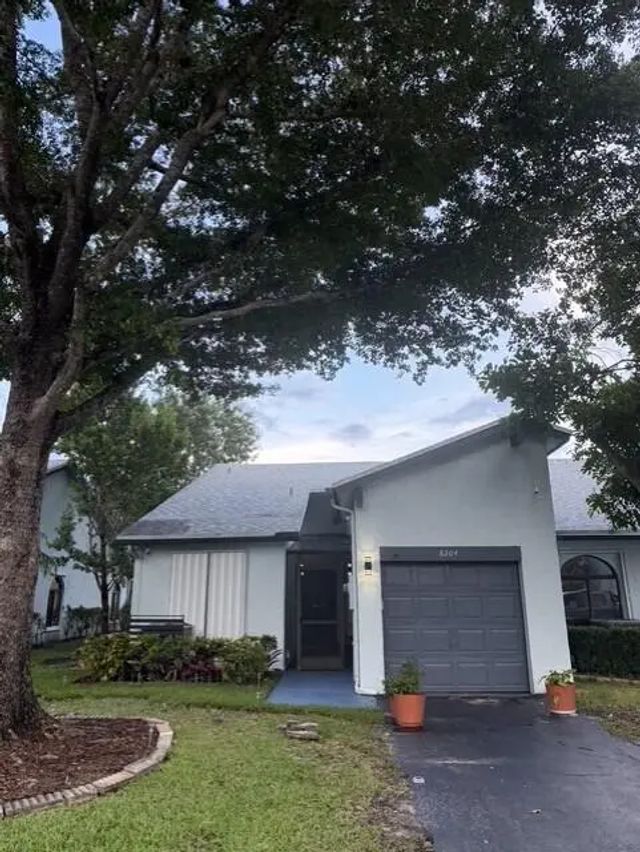 8204 Nw 100th Lane, Tamarac
