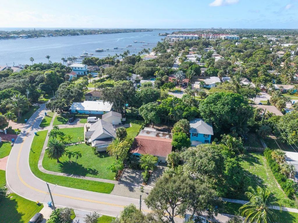 545 S Lake Drive, Lantana