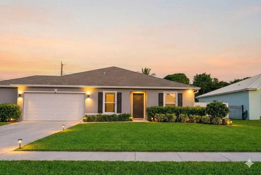 2507 Se Charleston Drive, Port St. Lucie