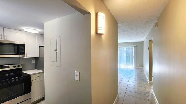 3 of 16 - 1501 Crescent Circle #d36, Lake Park, FL