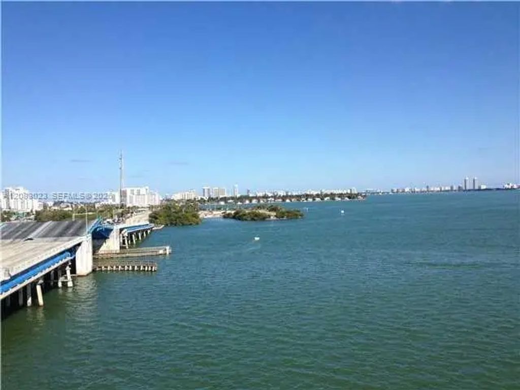7899 Ne Bayshore Court #4e, Miami