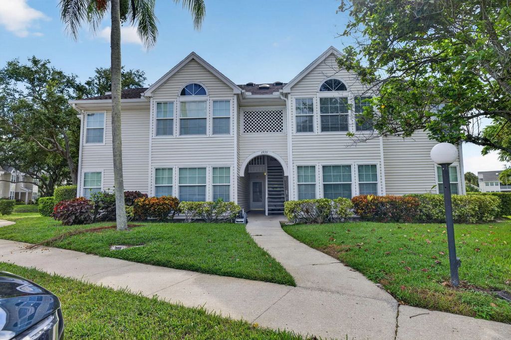 1975 Westminster Circle #4, Vero Beach