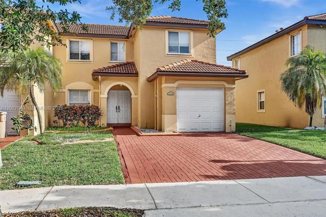 2 of 33 - 13949 N Forest Oak Circle, Davie, FL