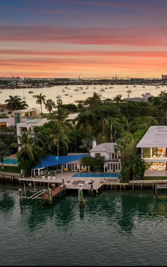 1421 N Venetian Way, Miami