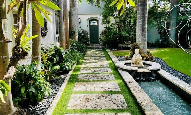 5 of 12 - 1421 N Venetian Way, Miami, FL