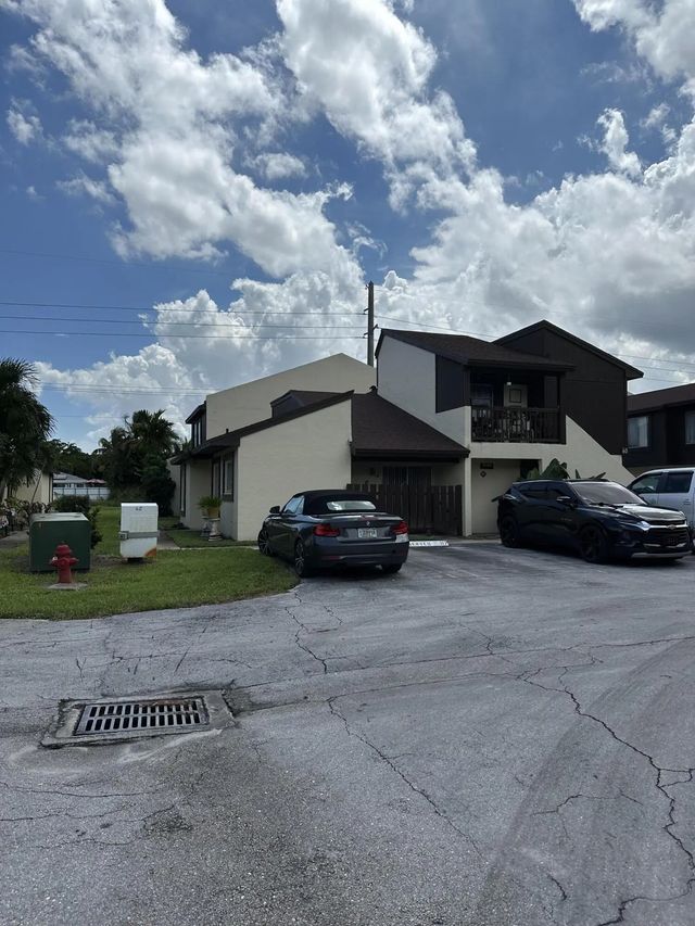 5292 Bosque Lane #57, West Palm Beach