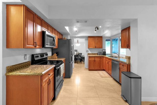 3 of 20 - 4120 Nw 106th Avenue, Coral Springs, FL