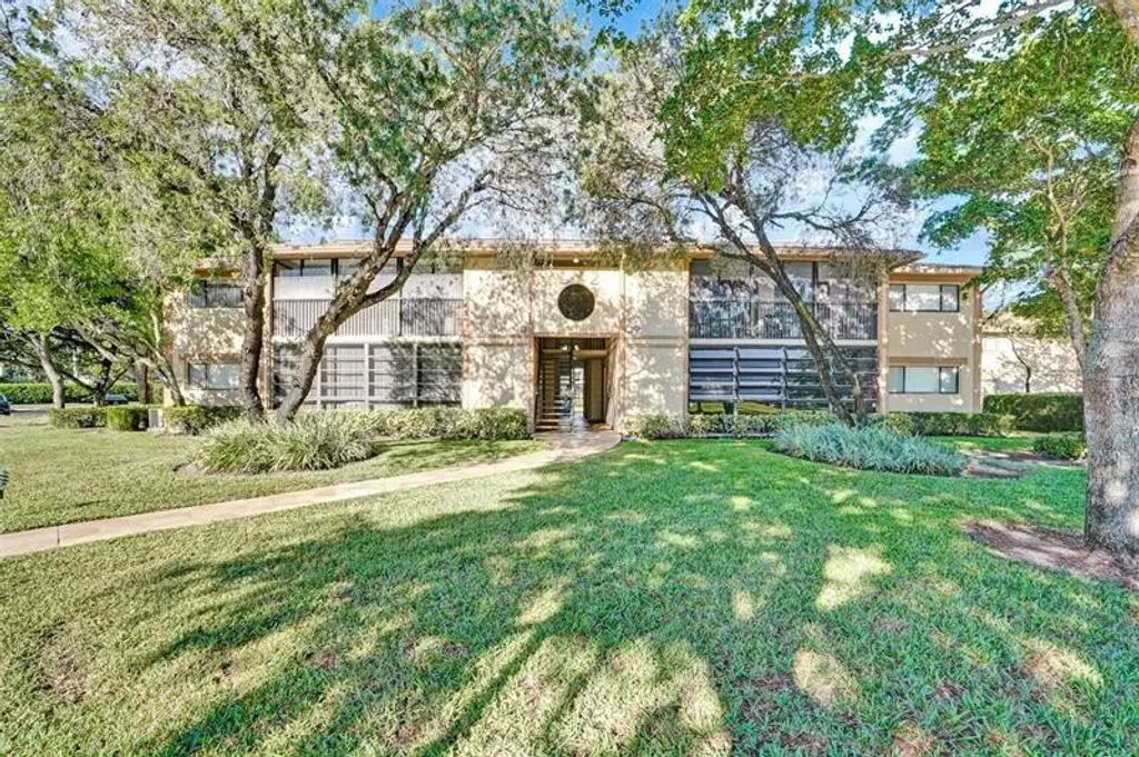 10783 W Clairmont Circle #205, Tamarac