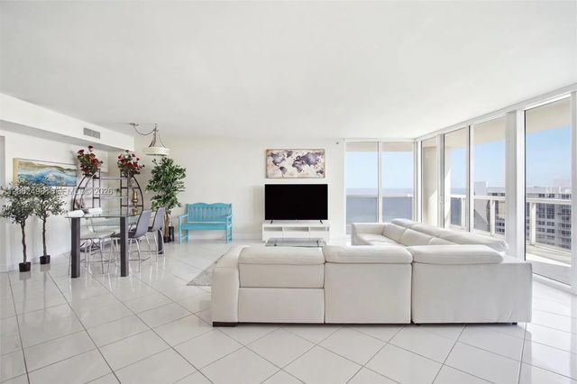3 of 38 - 1850 S Ocean Drive #2305, Hallandale Beach, FL