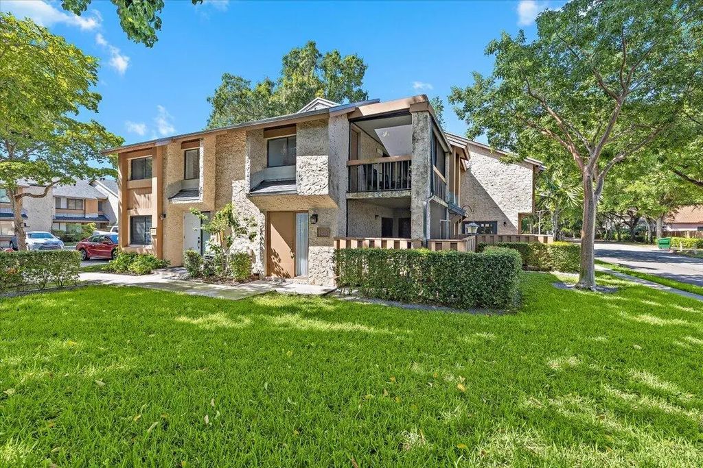 130 Wimbledon Lake Drive, Plantation