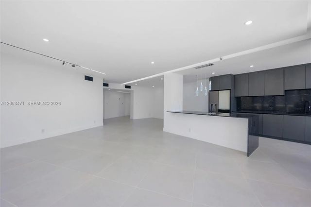 2 of 51 - 20281 E Country Club Drive #1008, Aventura, FL