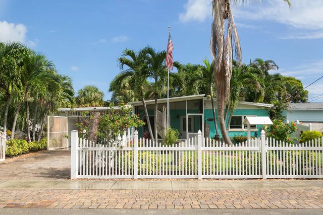 2 of 22 - 665 Ne Bernard Street, Jensen Beach, FL