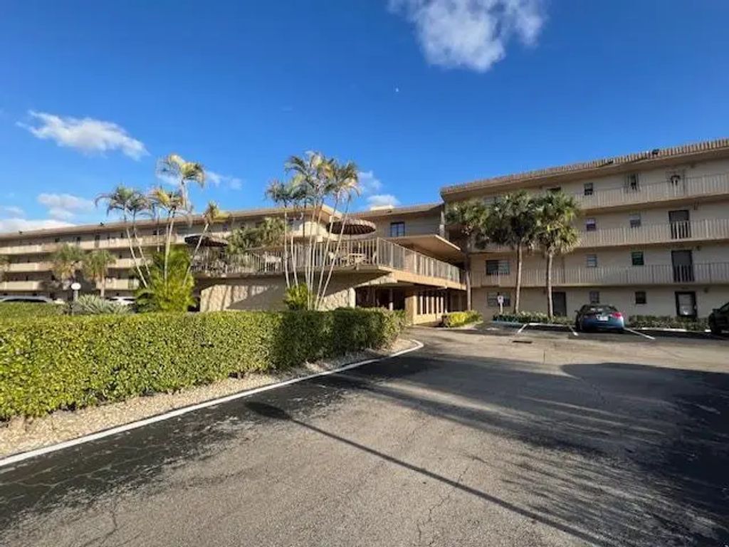 9300 Sw 8th Street #403, Boca Raton