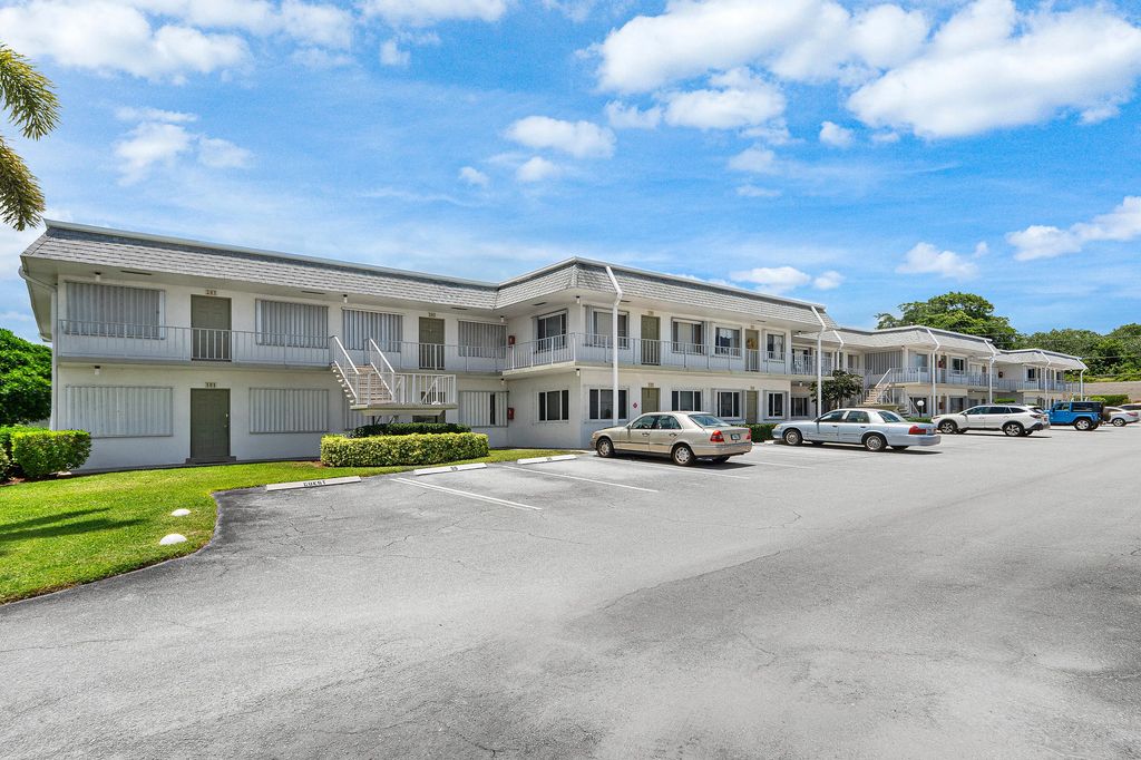 3160 Lake Osborne Drive #bldg 6 Unit 206, Lake Worth Beach