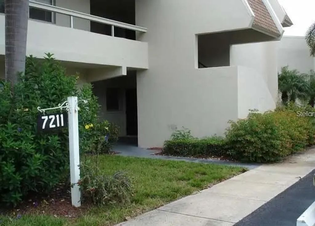 7211 W Country Club Drive N #135, Sarasota