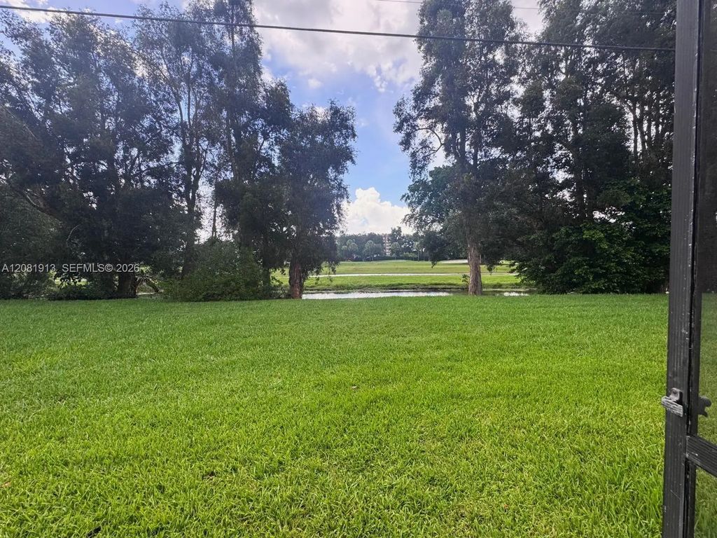 10325 Nw 11th Street #101, Pembroke Pines