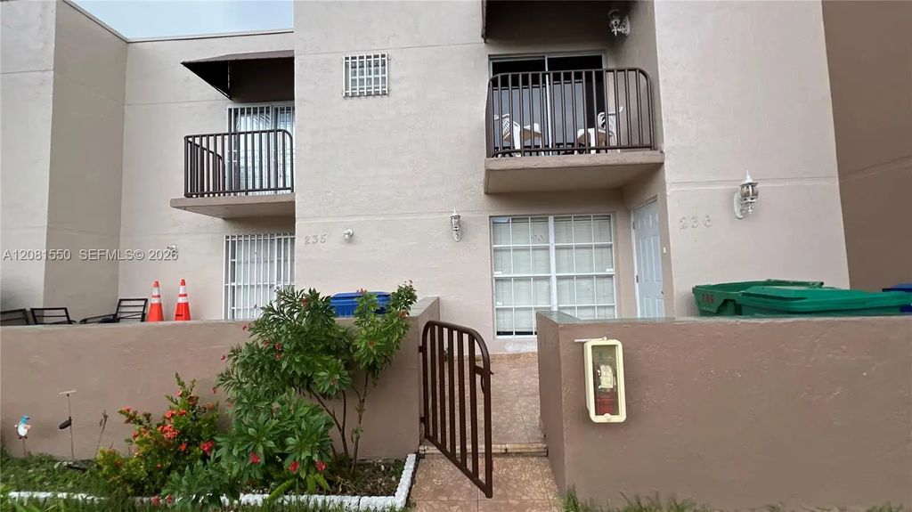 1990 Sw 121st Court #236, Miami