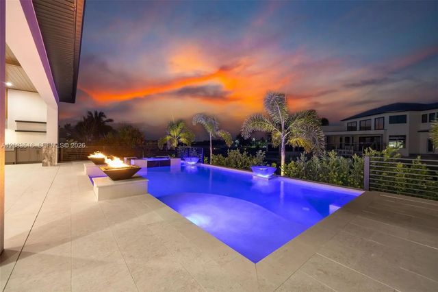 3 of 49 - 111 Montrose Drive, Fort Myers, FL