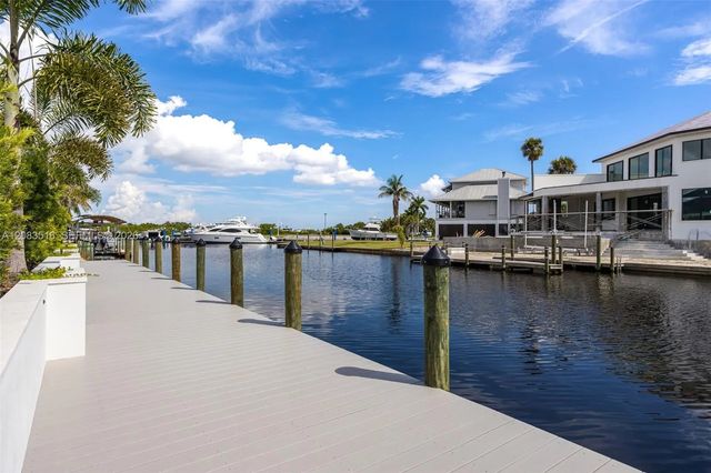 5 of 49 - 111 Montrose Drive, Fort Myers, FL