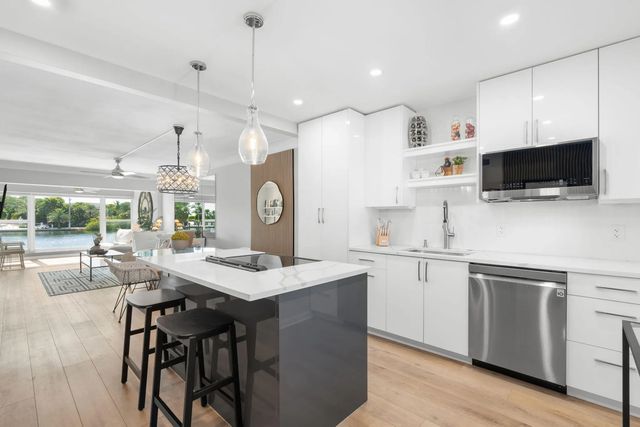 2758 Ne 30th Avenue #3b, Lighthouse Point