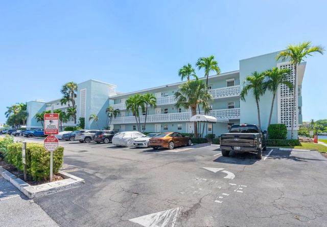 2 of 37 - 2758 Ne 30th Avenue #3b, Lighthouse Point, FL
