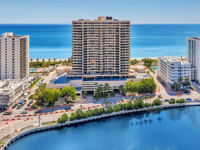 2 of 31 - 2555 Collins Avenue #1604, Miami Beach, FL